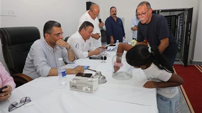 تسليم عقود 97 وحدة سكنية لمستحقيها بمرسى علم 