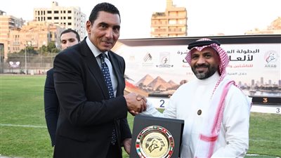 وزير الرياضة يفتتح أعمال تطوير الملعب والمضمار بالمركز الأولمبي