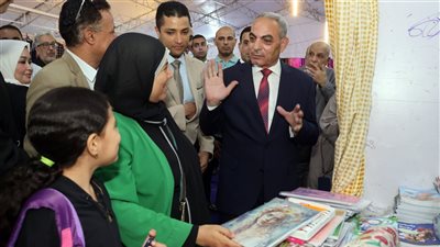 محافظ الإسماعيلية يفتتح معرض «أهلاً مدارس 2026» بتخفيضات تصل إلى 35%