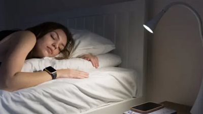 وضعية نومك قد تفيد قلبك.. ما أفضل طريقة للنوم؟