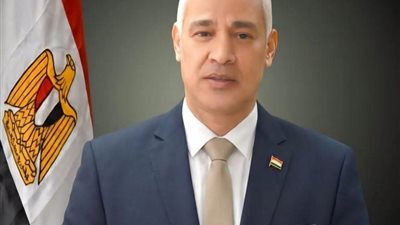 رئيس جامعة أسيوط يهنئ الدكتور ممدوح عبد الحفيظ  لفوزه بجائزة عبد الحميد شومان