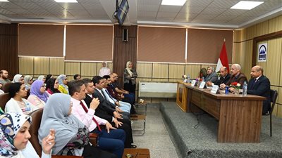 رئيس جامعة أسيوط يفتتح الدورة السابعة والسبعين لإعداد المعلم الجامعي