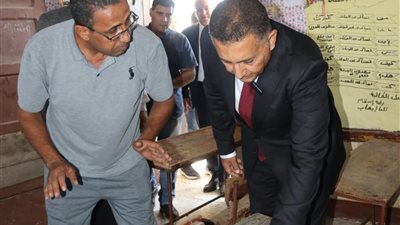  محافظ القليوبية يقوم بجولة مفاجئة لمدرس  كفر شكر وبنها 