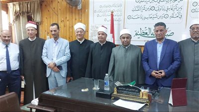 رئيس منطقة قنا الأزهرية يجتمع بموجهي العموم 