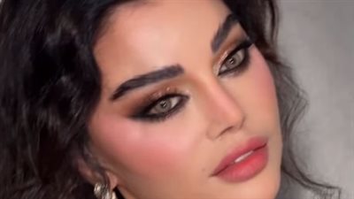 هيفاء وهبي تواكب أحدث صيحات الموضة العالمية بالتُل المطرز (صور)