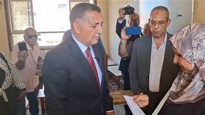 مديرة مدرسة تُفاجئ محافظ القليوبية بفواتير المرافق على حسابها الشخصي