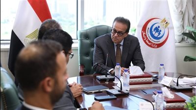 وزير الصحة يبحث مع 