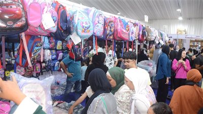  إقبال غير مسبوق من أهالي الغربية على أسواق «أهلًا مدارس» بمراكز ومدن المحافظة