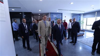 وزير النقل ونظيره الفرنسي يتفقدان محطة تحيا مصر لتشغيل المحطات بميناء الإسكندرية  