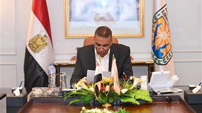 محافظ جنوب سيناء يترأس لجنة اختيار 4 مواطنات من الأولى بالرعاية لأداء العمرة المجانية
