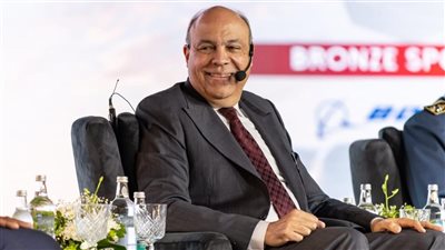 وزير الطيران المدني يشارك في منتدى «Aerospace Future Technology Symposium»