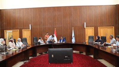 تحسين جودة الرعاية الطبية.. محافظ البحر الأحمر يستمع لشكاوى المواطنين