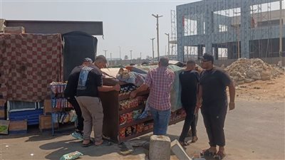 حملات مكثفة بحي النزهة لرفع الإشغالات والتصدي لمخالفات البناء
