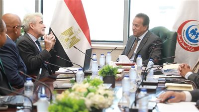 وزير الصحة يبحث مع 