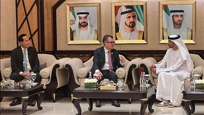 وزير التخطيط يبحث مع وزير التجارة الخارجية الإماراتي تعزيز الاستثمارات المشتركة