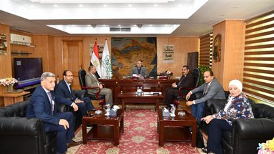 محافظ الفيوم يستقبل أعضاء اللجنة التنفيذية لمشروعات المبادرة الوطنية الخضراء الذكية