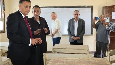 محافظ القليوبية: إعفاء مدير المدرسة ليس بسبب ارتداء الجلباب وإنما لعدم طلبه الدعم