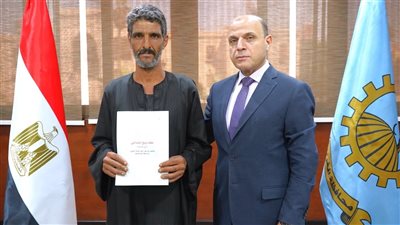  محافظ الغربية يسلّم 4 عقود تقنين لأراضي أملاك الدولة للمواطنين 