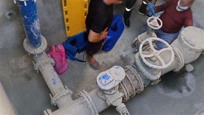تفاصيل  إنقاذ عامل سقط داخل بئر صرف صحي بقطور 