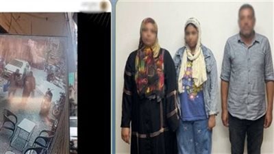 فيديو يثير الجدل.. أم وابنتها تهاجمان على الأب داخل مسكنه بسبب متجمد النفقة
