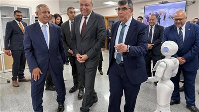 وزير الطيران المدني يتفقد فرع الأكاديمية العربية للعلوم والتكنولوجيا والنقل البحري