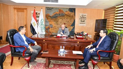 محافظ الفيوم : شبكة الطرق الداخلية والخارجية تحتاج إلى تدخلات عاجلة