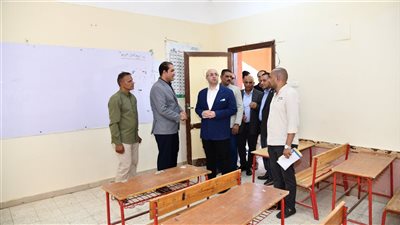 جولة لمحافظ الفيوم فى مدارس قرية فانوس للوقوف على جاهزيتها للعام الدراسي