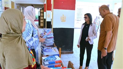 محافظ البحيرة تتفقد عددا من مدارس كفر الدوار