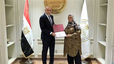 مديرة مدرسة الشهيد أحمد سمير بكفر الجزار: تكريمي من وزير التعليم رد اعتبار وحافز لمواصلة العمل