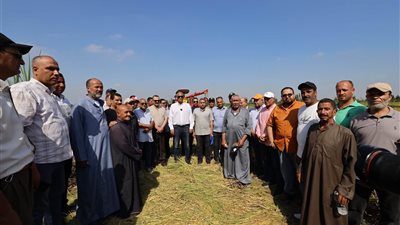 محافظ كفر الشيخ يشهد انطلاق حصاد الأرز بالمرابعين ويهنئ المزارعين بعيدهم الـ 74