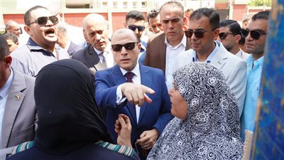  محافظ الغربية يناقش أهالي قرى وعزب كفر الزيات ويستمع لشكواهم