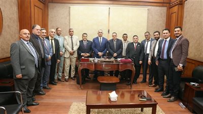 عبدالحليم علام يعقد اجتماعًا مع مجلس نقابة المنوفية ويتفقد نادي المحامين