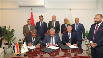 وزير الطيران المدني يشهد توقيع عقد توريد (10) طائرات تدريب جديدة للأكاديمية المصرية لعلوم الطيران