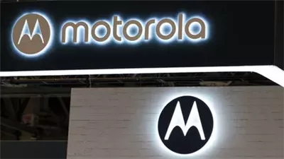 موتورولا تلمح إلى Razr جديد قابل للطي