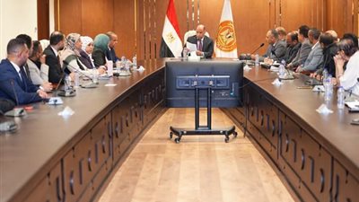 وزير العمل يمنح شركات إلحاق عمالة بالخارج مهلة 6 أشهر لتوفيق أوضاعها