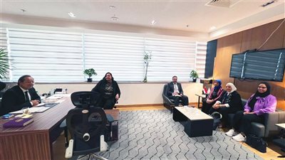 رئيس جهاز شئون البيئة يبحث سبل تشجيع المنشآت الصناعية