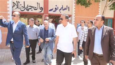 محافظ سوهاج يتفقد مدرستي الثانوية بنات والشهيد عبد الرازق الإعدادية بطما 