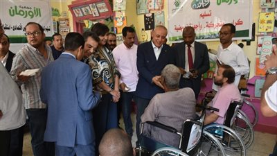 محافظ الأقصر والسفيرة نبيلة مكرم يشهدان قافلة التحالف الوطني «إيد واحدة» بالطود
