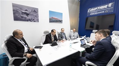 مصر للطيران ومطار جاتويك لندن يناقشان إمكانية تشغيل خط مباشر صيف 2027