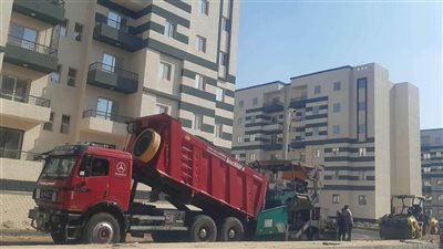تكثيف أعمال الزراعة والصيانة ورفع كفاءة المسطحات الخضراء بالعبور الجديدة 