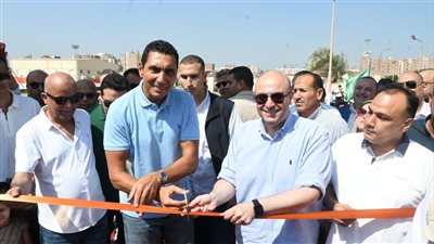 وزير الشباب والرياضة ومحافظ الفيوم يفتتحان مجمع حمامات السباحة بنادي قارون الرياضي