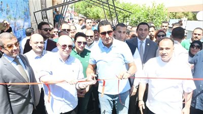 وزير الشباب ومحافظ الفيوم يفتتحان حمام السباحة بنادي المحافظة ومعرض المشغولات اليدوية 