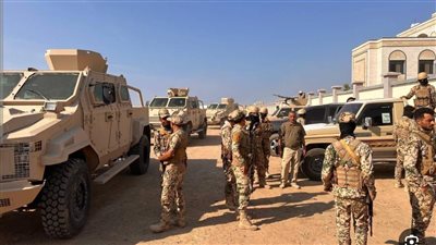 الجيش اليمني يحقق تقدماً كبيراً ويسيطر على جبل البازلة الاستراتيجي وسط معارك مع الحوثيين