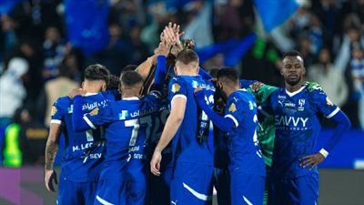 الهلال يتسبب في إطاحة أول مدرب داخل الدوري السعودي.. والبديل مفاجأة