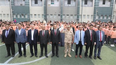 نائب وزير التعليم يشهد طابور الصباح بمدرسة «عمرو شبل» بالزقازيق