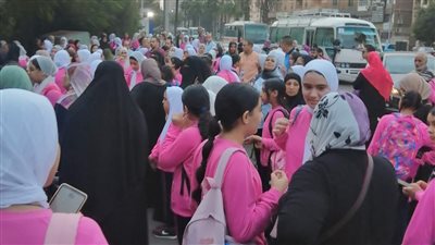 في أول يوم دراسي.. إقبال من الطلاب على المدارس بالجيزة (صور)