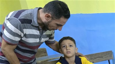 أولياء الأمور يساندون أبنائهم داخل الفصول في أول أيام الدراسة (صور)