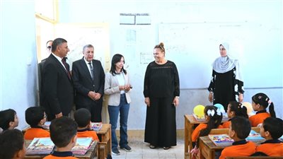 محافظ البحيرة تتفقد مدارس أبو المطامير