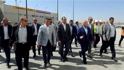 مدبولي يتفقد مونوريل غرب النيل ويستقل القطار من جامعة الأهرام لنقابة المهندسين