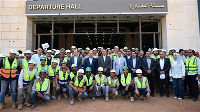 رئيس الوزراء يتفقد مشروع الخط الأول لشبكة القطار الكهربائي السريع 